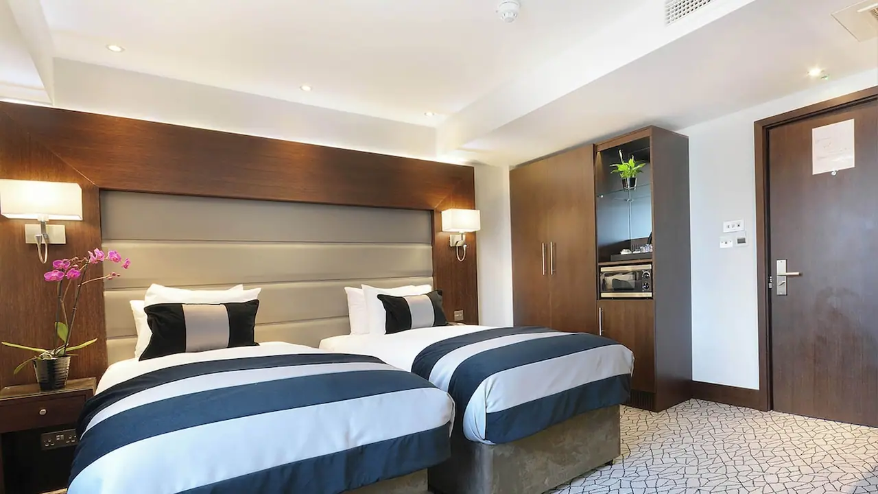 Park Grand Paddington court